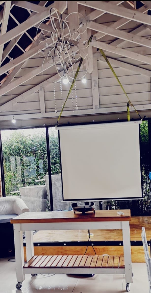 WhatsApp Image 2024-02-20 at 08.20.30_99e4ac87 Conferencing screen with projector